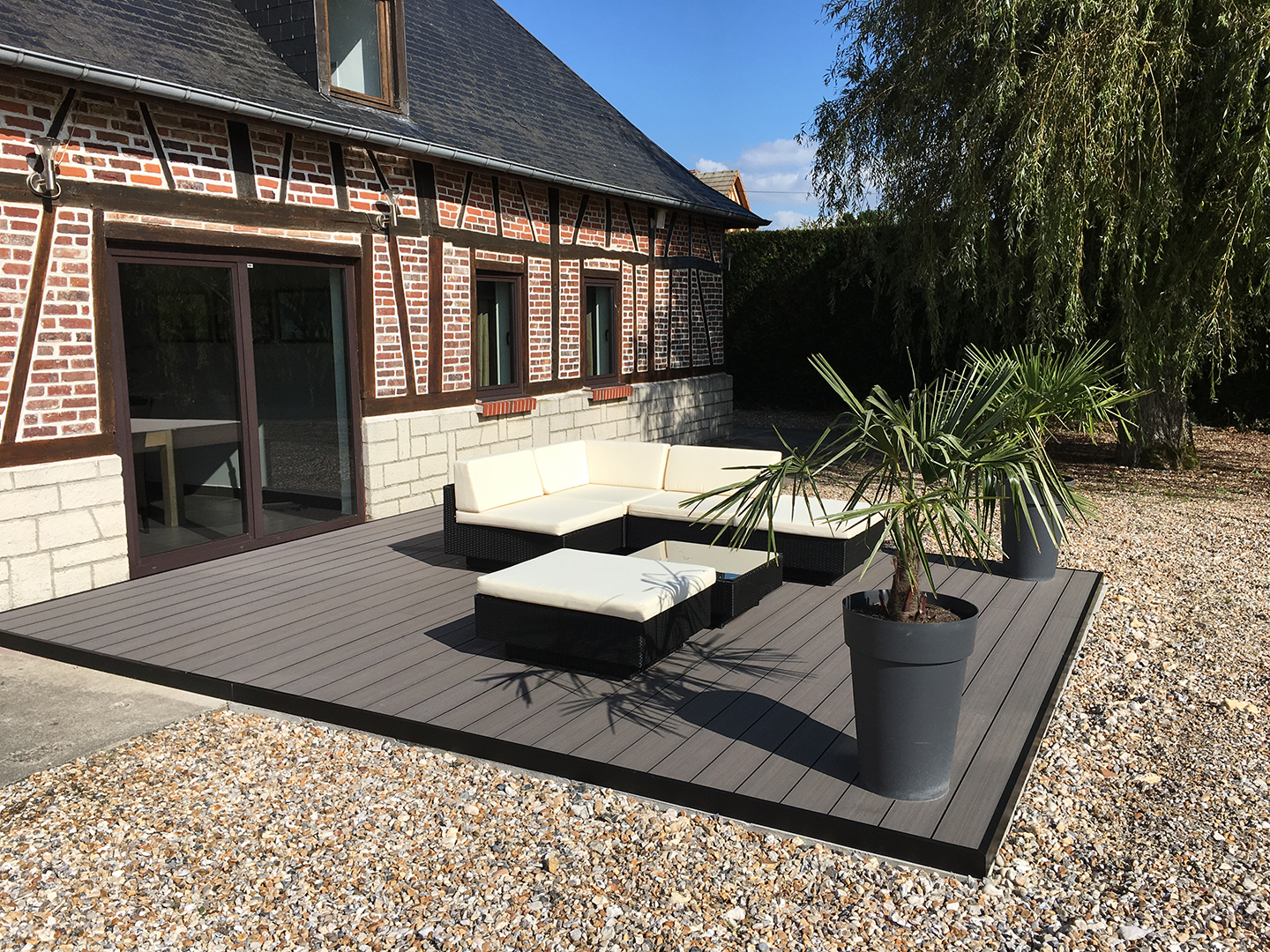 terrasse composite gris carbone maison alsace brique