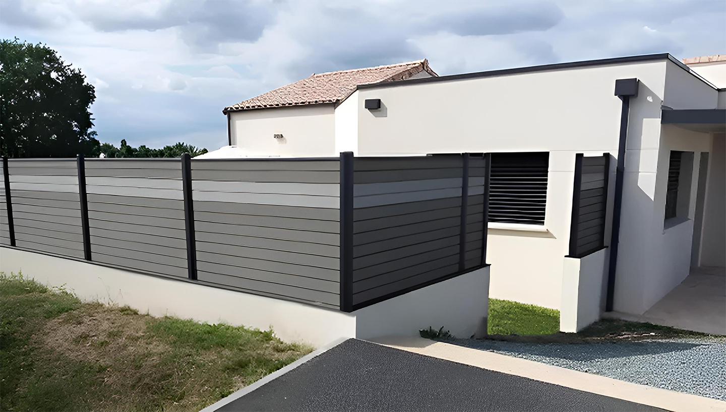 clôture composite teintes grise graphite sur muret