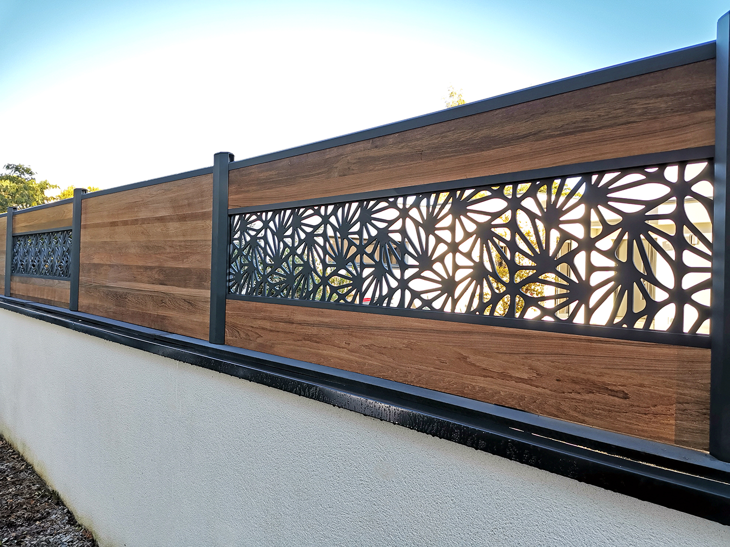 clôture composite teck avec lames décorative en aluminium