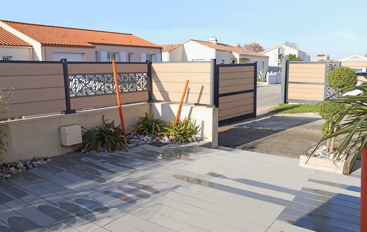 portail et clôture en composite au style scandinave