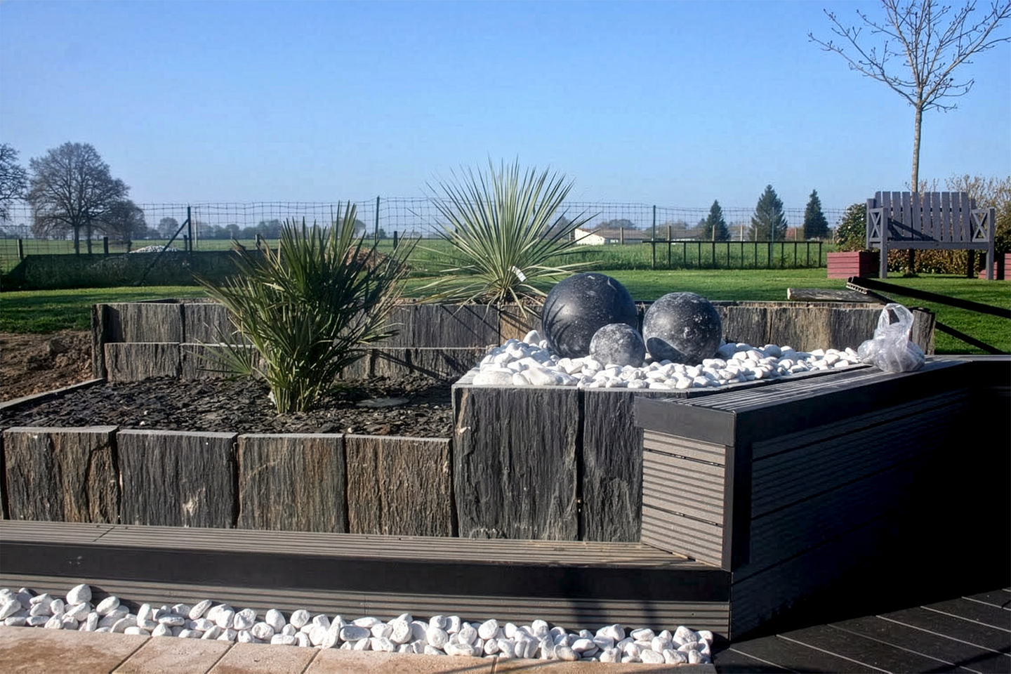 contre marche terrasse teinte grise jardinière