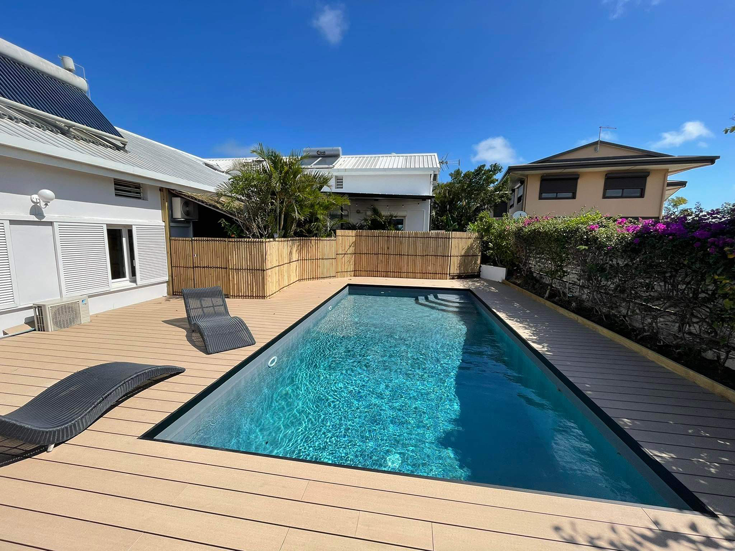 terrasse composite bord de plage avec piscine